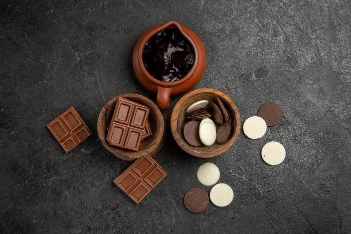 شکلات ریل در بحث طعم یک سروگردن از شکلات کامپاند بالاتر است.