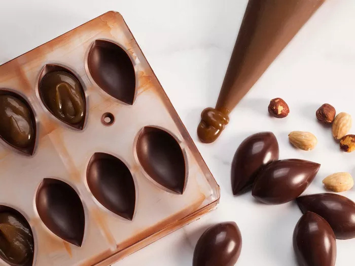 شکل نهایی شکلات شما به قالب پلی‌کربنات بستگی دارد.
