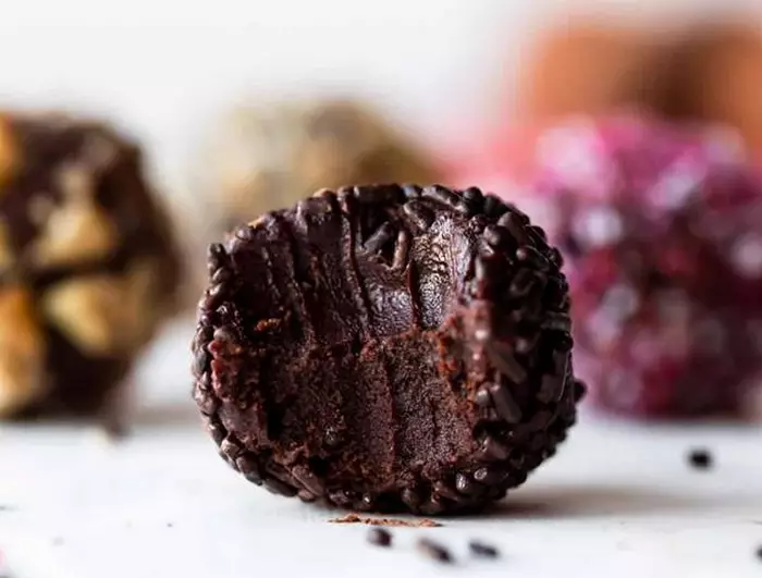 طرز تهیه شکلات لاکچری تنها در شش مرحله